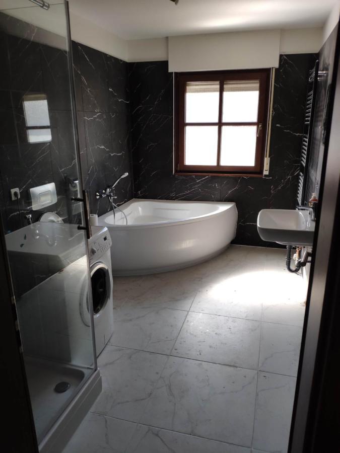 Ferienwohnung Mit 123Qm Fuer 8 Personen Mit Sehr Grossem Garten, Einfache Innen-Ausstattung 라이프치히 외부 사진