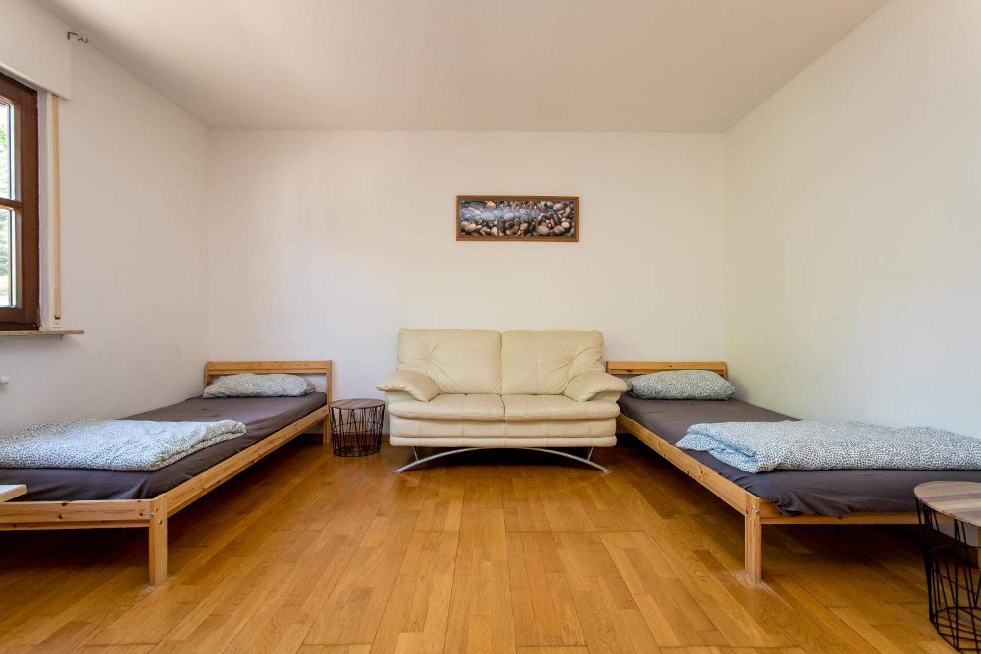 Ferienwohnung Mit 123Qm Fuer 8 Personen Mit Sehr Grossem Garten, Einfache Innen-Ausstattung 라이프치히 외부 사진